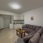 Seastep Apartment